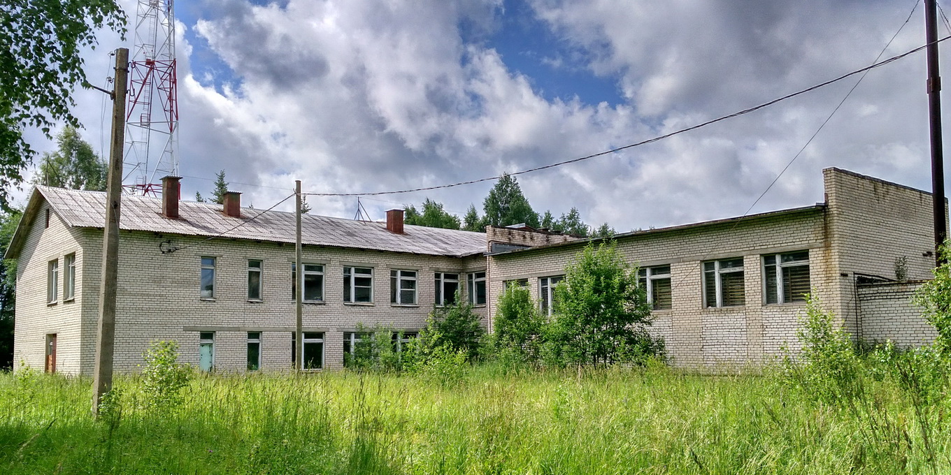 Переславский район, прочие н.п., с. Лыченцы, Школьная улица, 1