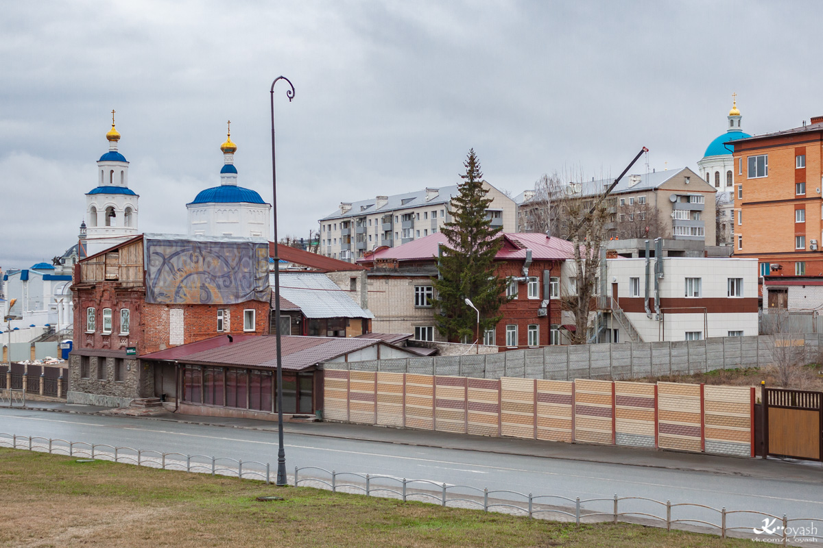 Казань, Улица Батурина, 12; Большая Красная улица, 4