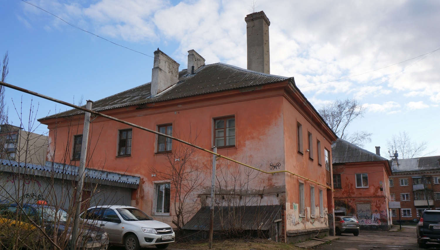 Пермь, Улица Карпинского, 76​ / Конноармейская улица, 31
