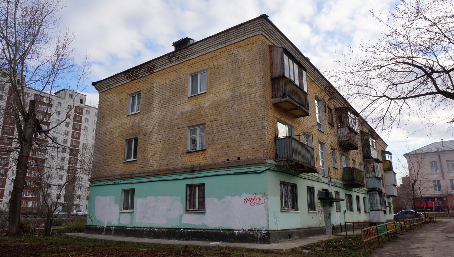 Пермь, Улица Карпинского, 84