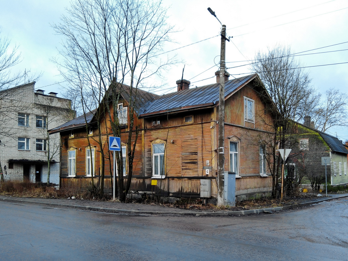 Сортавала, Улица Петрова, 4 / Улица Маяковского, 2
