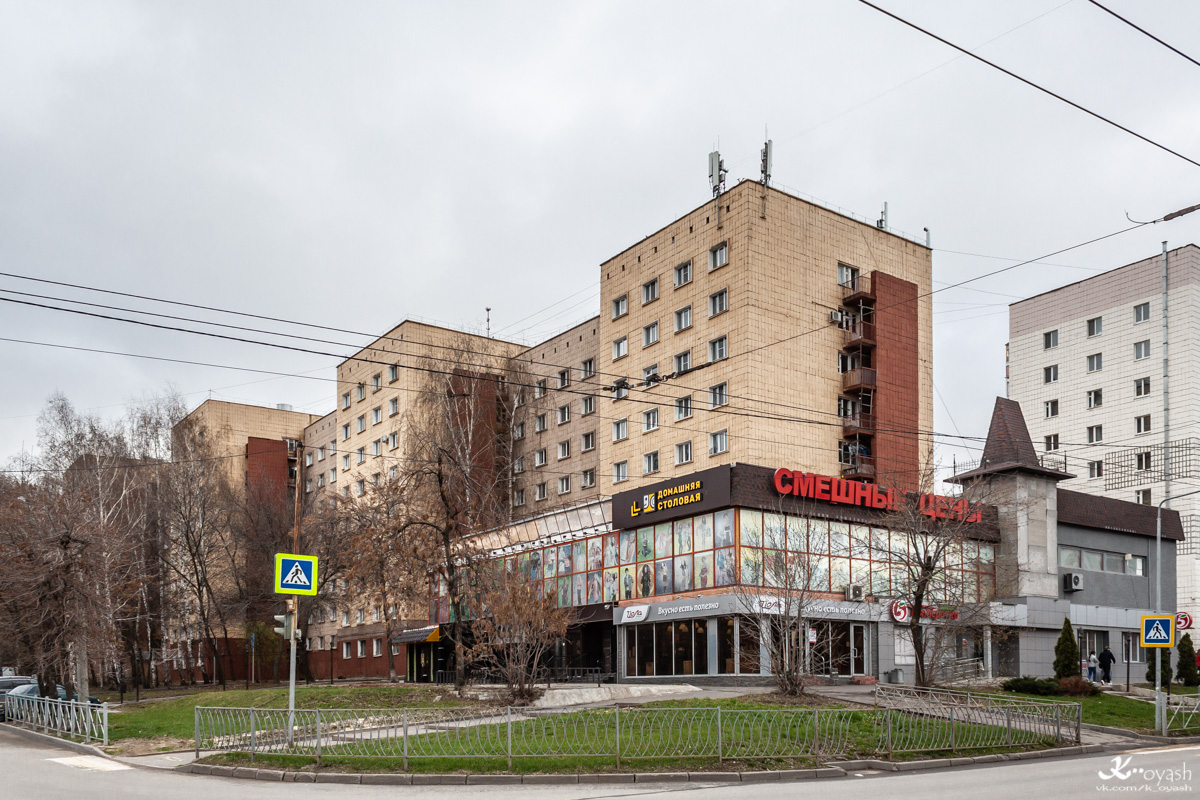 Казань, Улица Братьев Касимовых, 22 / Улица Хусаина Мавлютова, 7