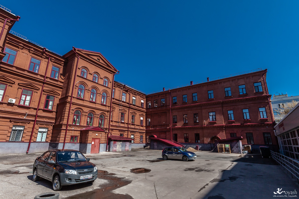 Казань, Улица Муштари, 6 / Улица Айвазовского, 2