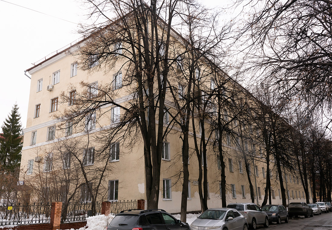 Уфа, Коммунистическая улица, 75/1 / Улица Магафура Хисматуллина, 1
