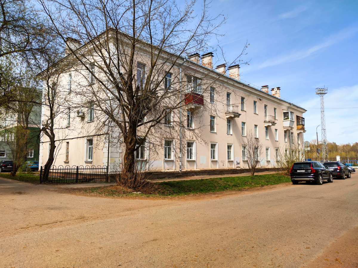 Глазов, Улица Кирова, 35 / Улица Наговицына, 12