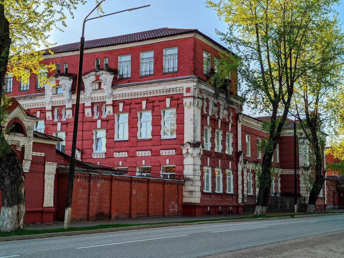 Глазов, 2-я Набережная улица, 13