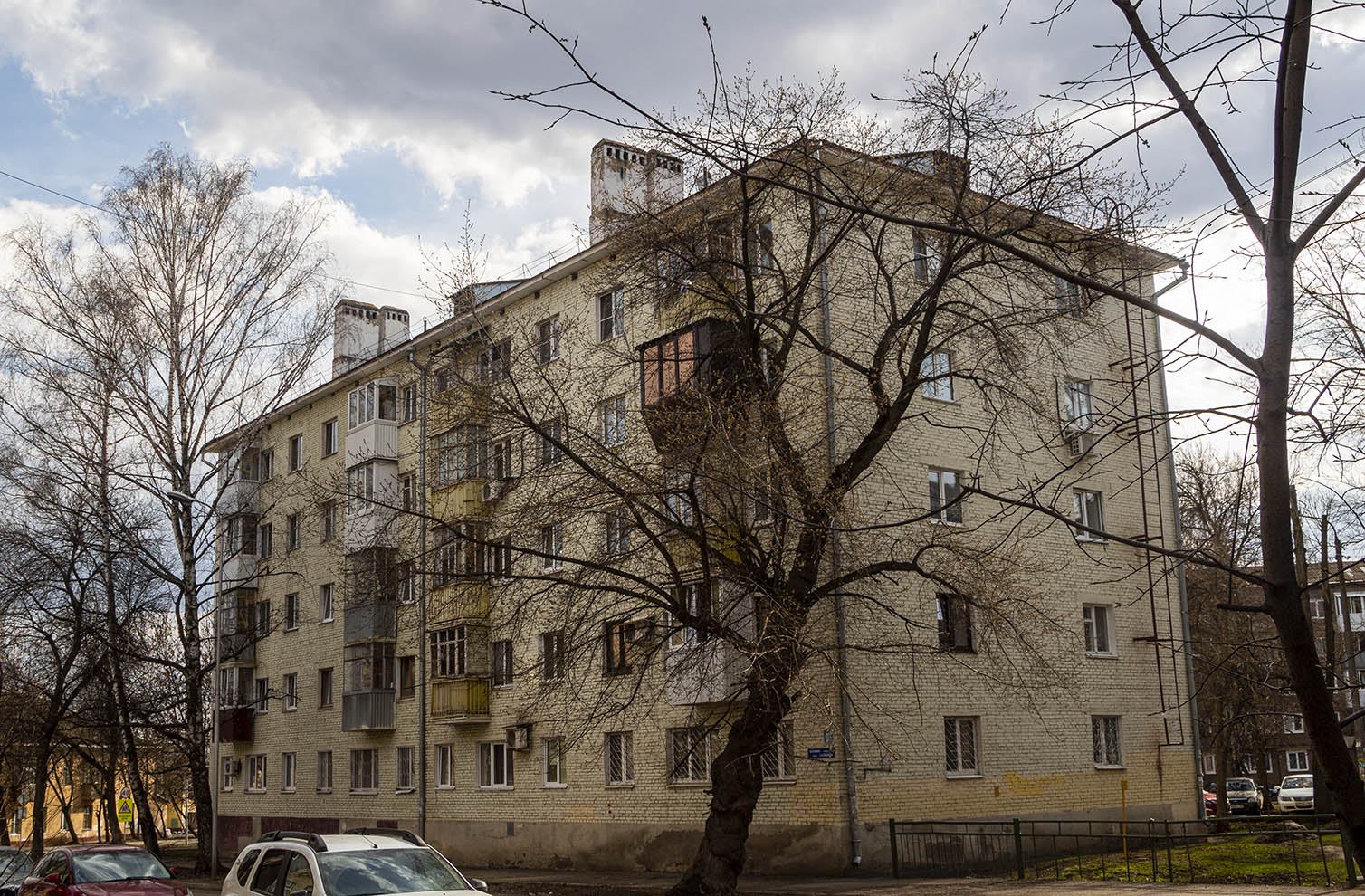 Уфа, Улица Калинина, 30 / Улица Гончарова, 23