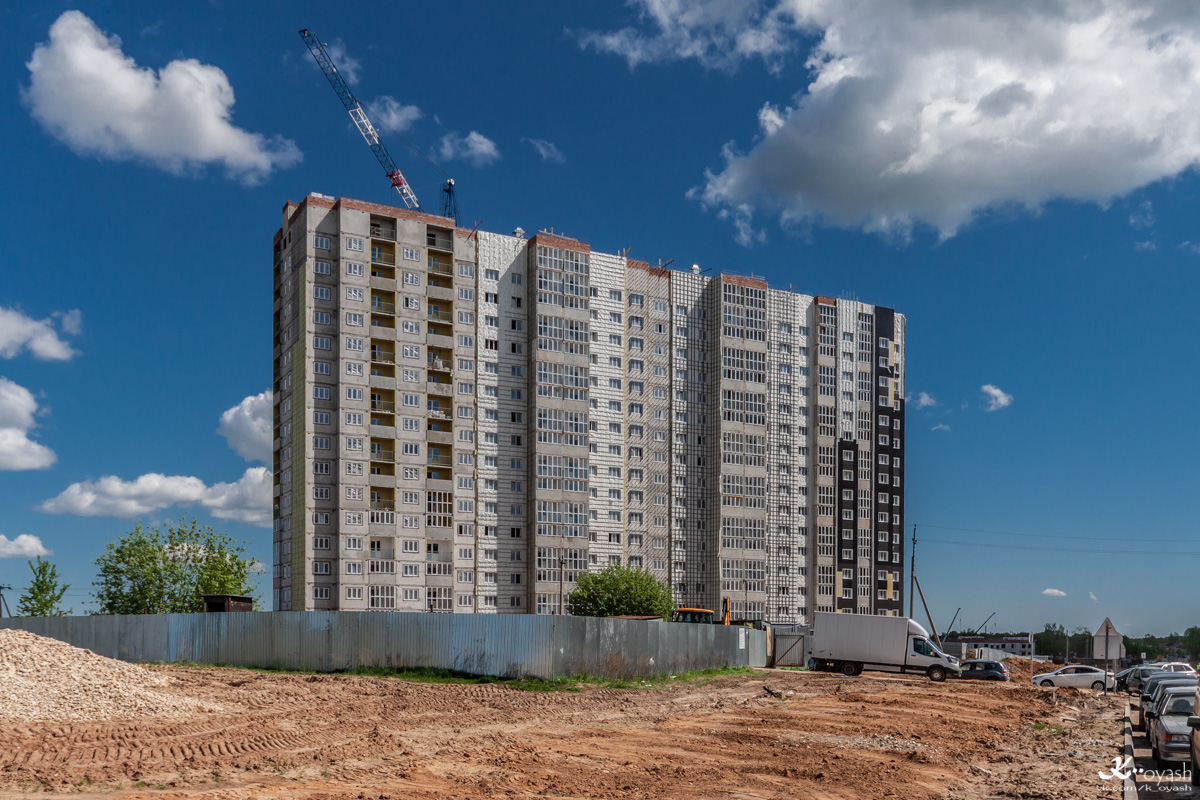 Kazan, Проспект Ильгама Шакирова, 12 / Улица Альфии Авзаловой, 4