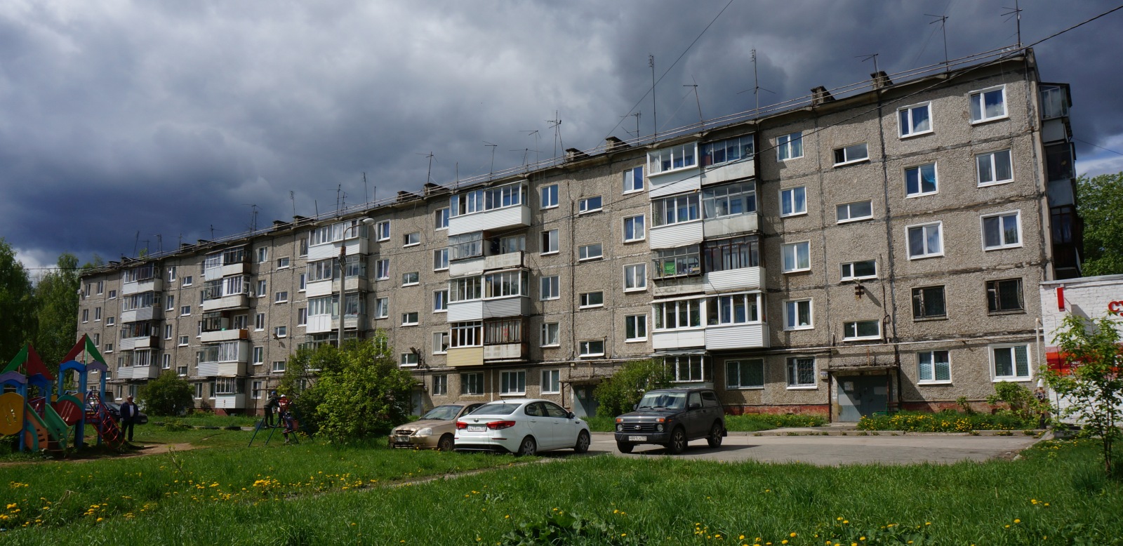 Пермь, Улица Адмирала Старикова, 17 / Гомельская улица, 1