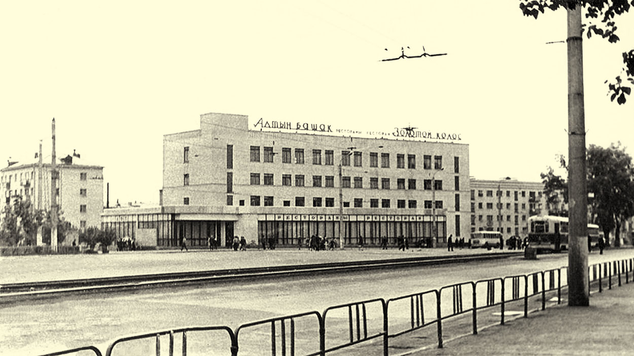 Уфа, Улица 50-летия Октября, 32 / Айская улица, 93; Айская улица, 91