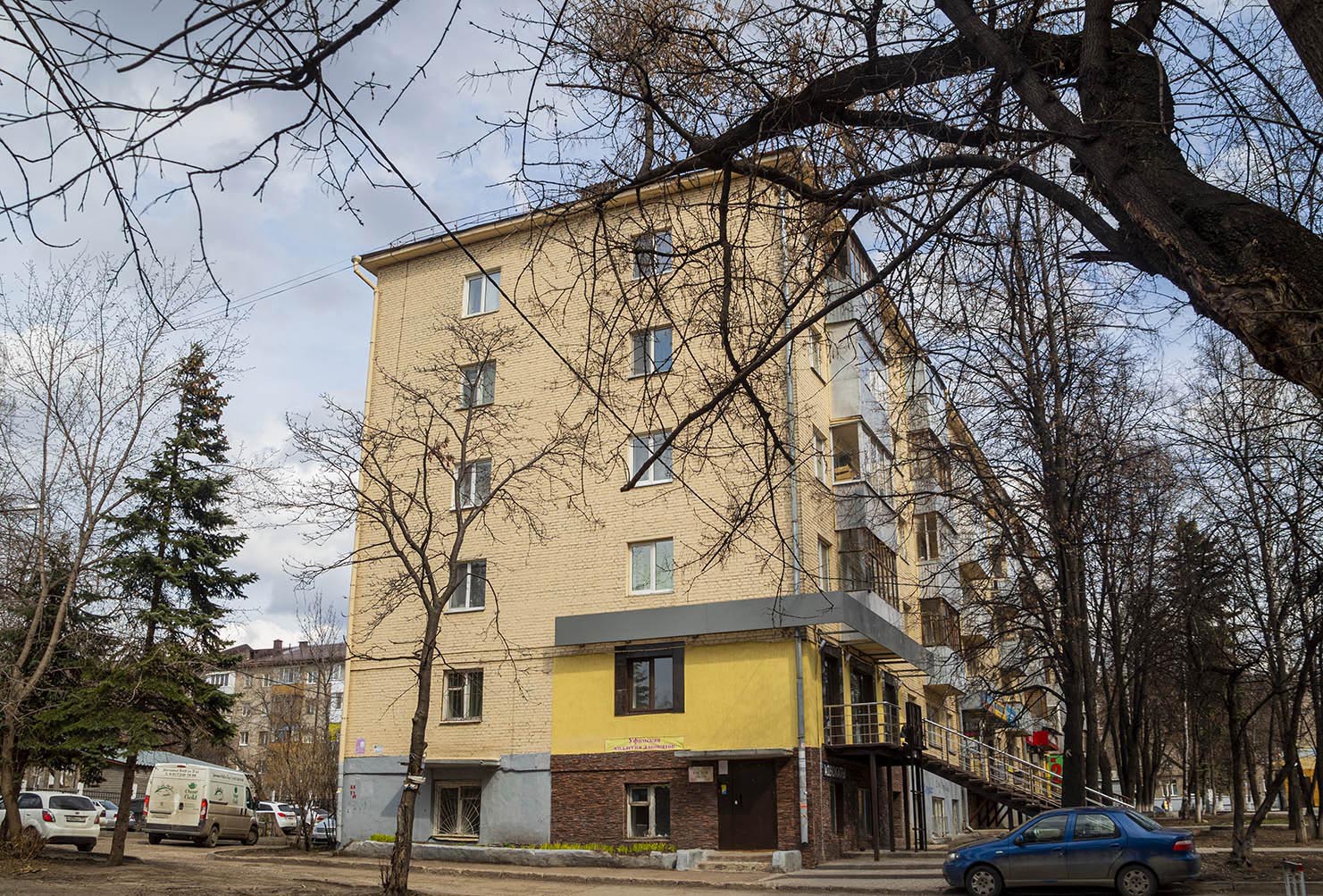 Ufa, Первомайская улица, 100 / Улица Машиностроителей, 11