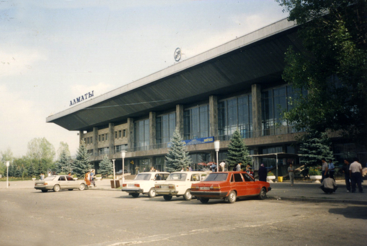 Алматы, Улица Толе би, 294