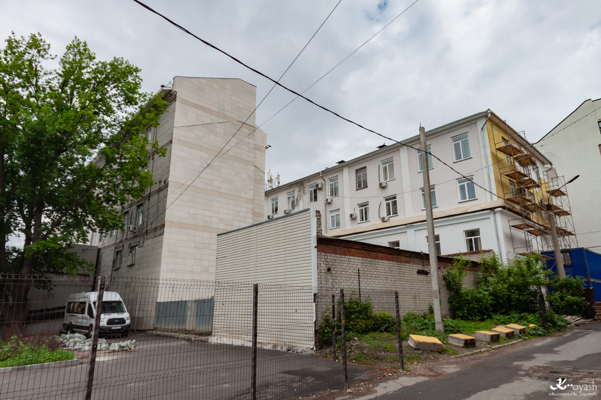 Казань, Улица Кави Наджми, 20; Улица Кави Наджми, 20 / Кремлёвская улица, 12