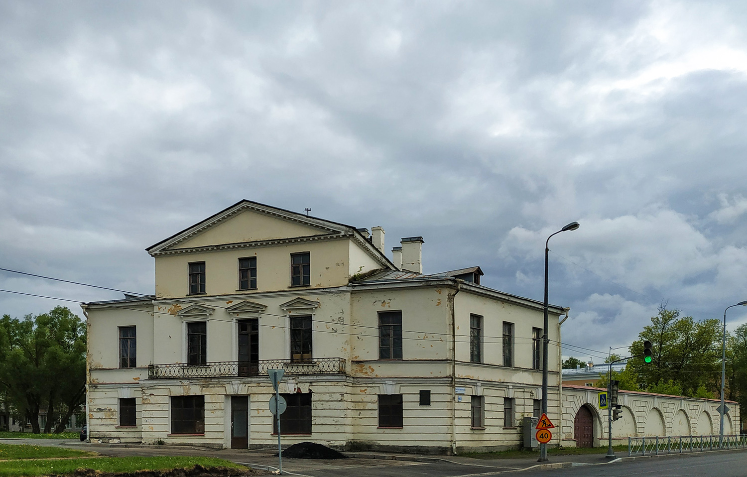 Стрельна, Санкт-Петербургское шоссе, 66 / Почтовый переулок, 1
