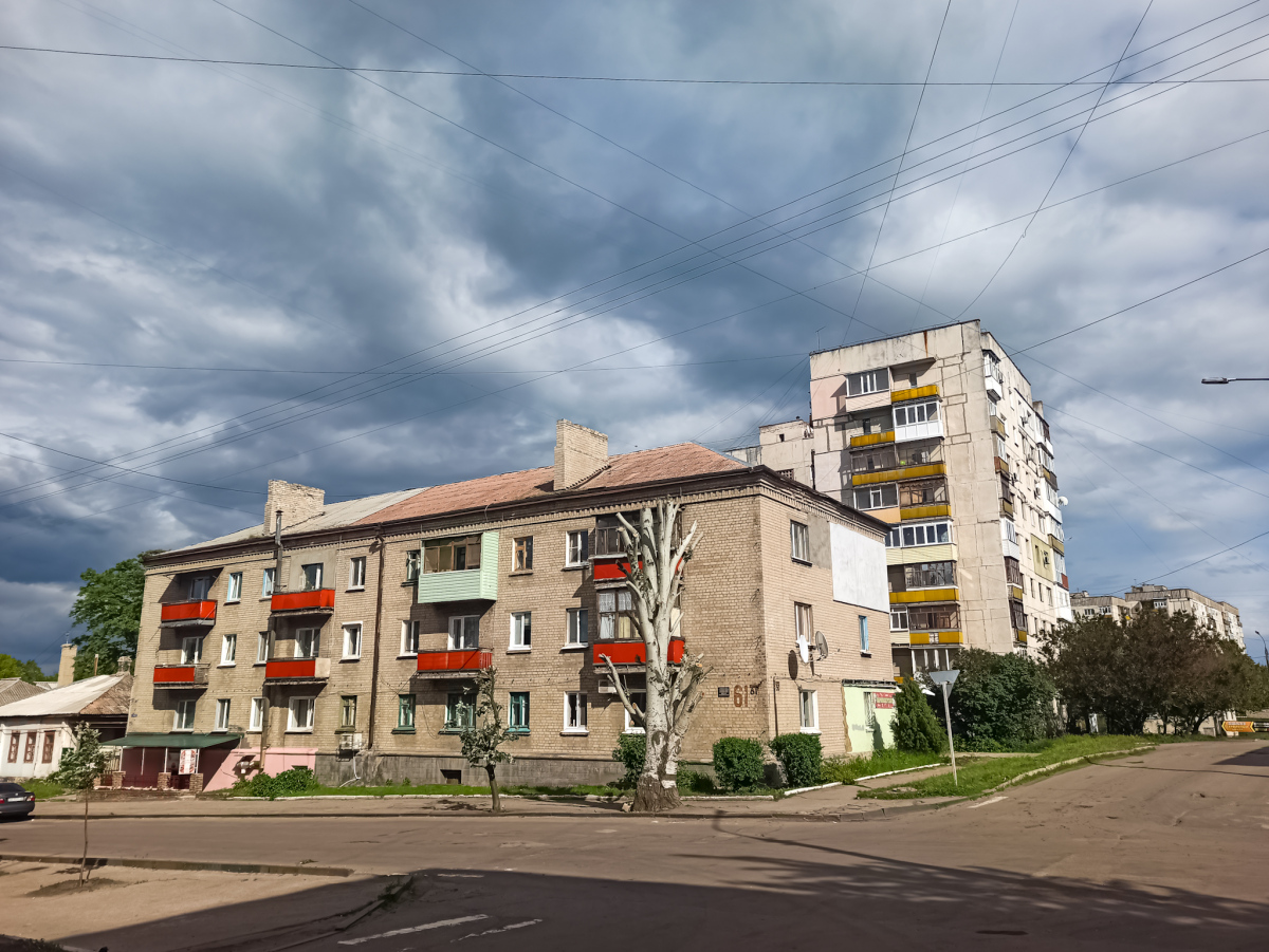 Лисичанськ, Улица Менделеева, 61 / Гетманская улица, 50; Гетманская улица, 46