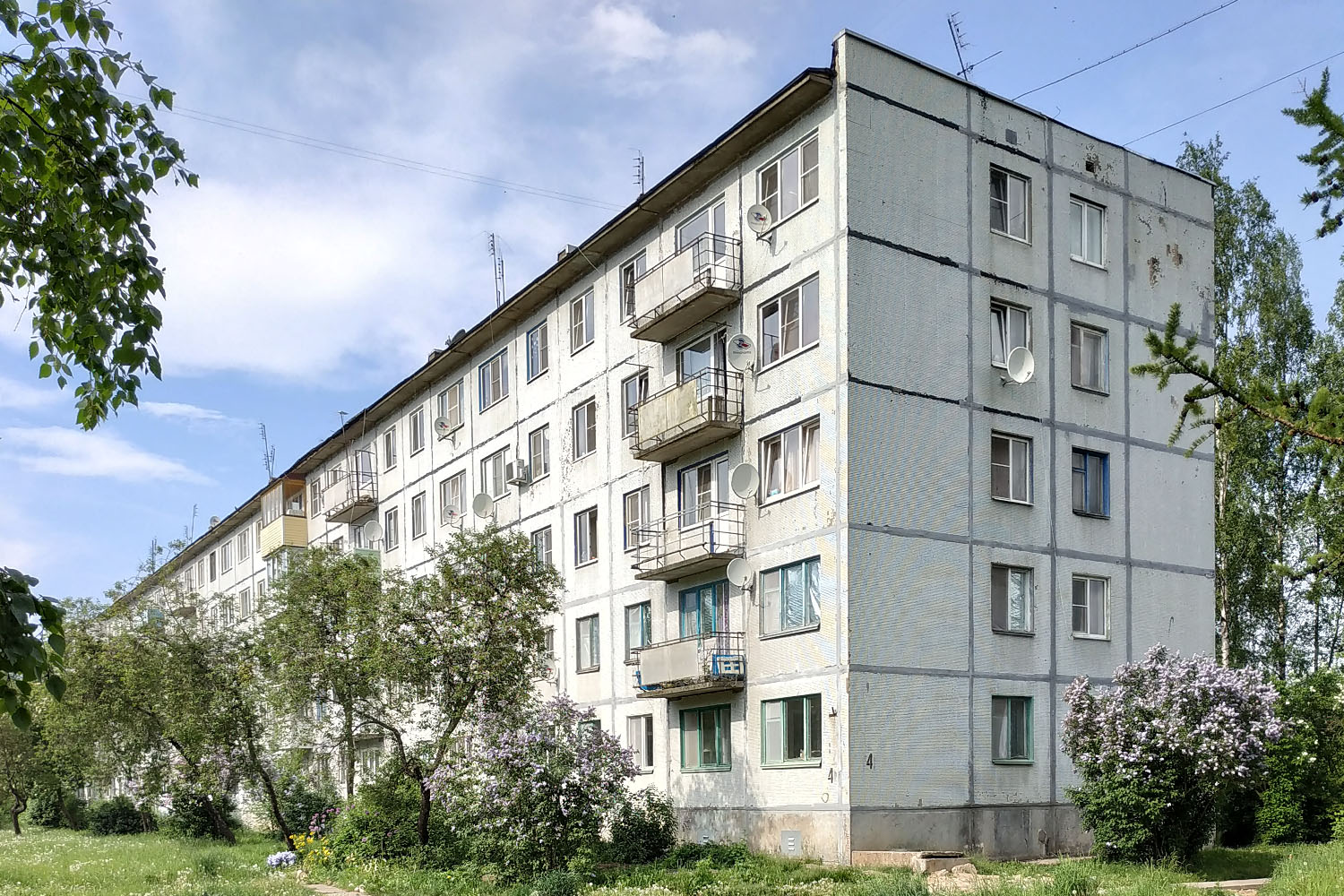 Назия, Улица Есенина, 4