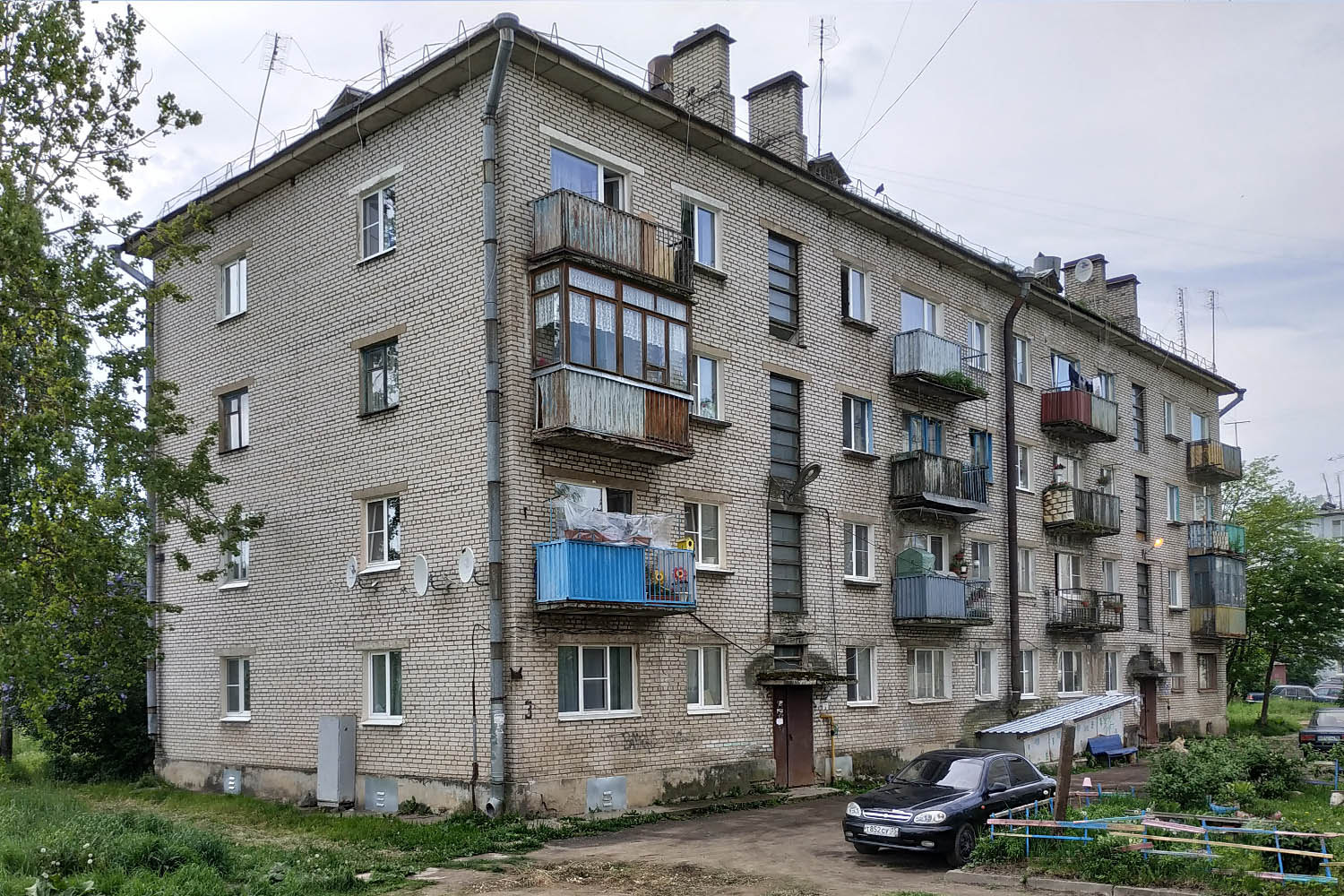 Назия, Улица Есенина, 3
