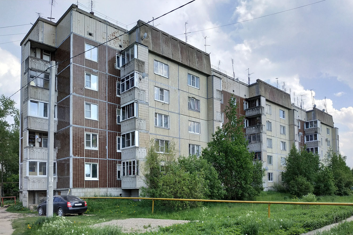 Назия, Комсомольский проспект, 3
