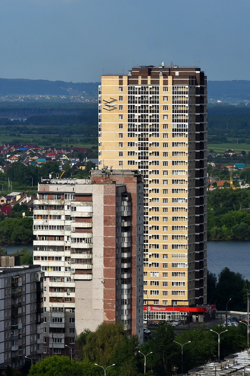 Perm, Парковый проспект, 2А; Улица Куфонина, 10Б
