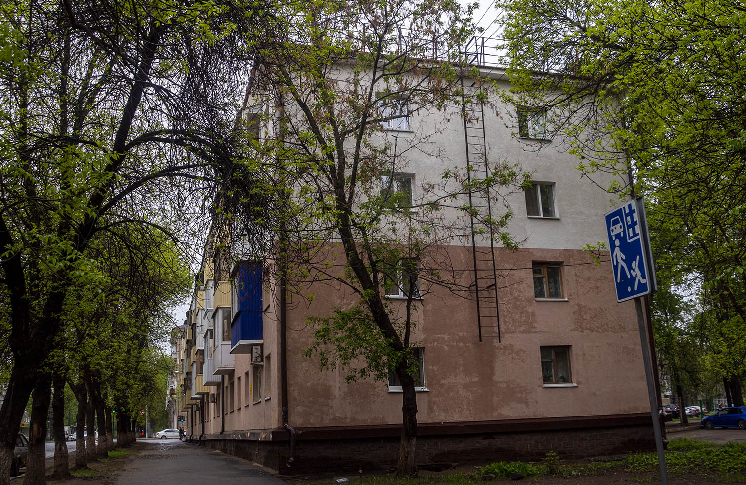 Уфа, Улица Конституции, 8 / Кольцевая улица, 35