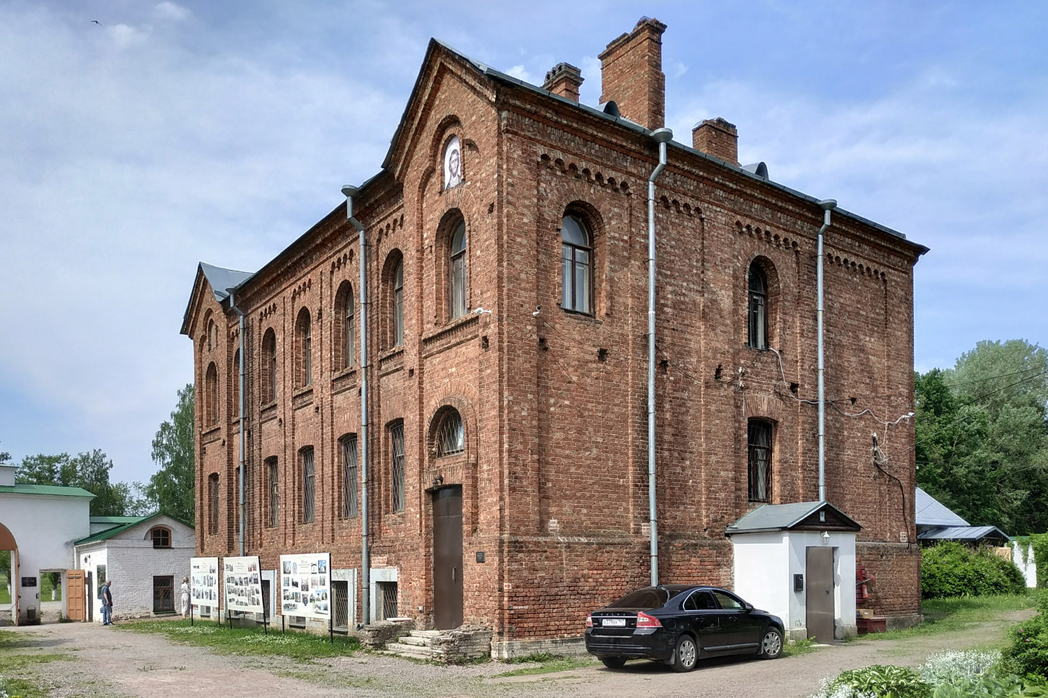 Старая Ладога, Успенский переулок, 1-17 Трапезный корпус