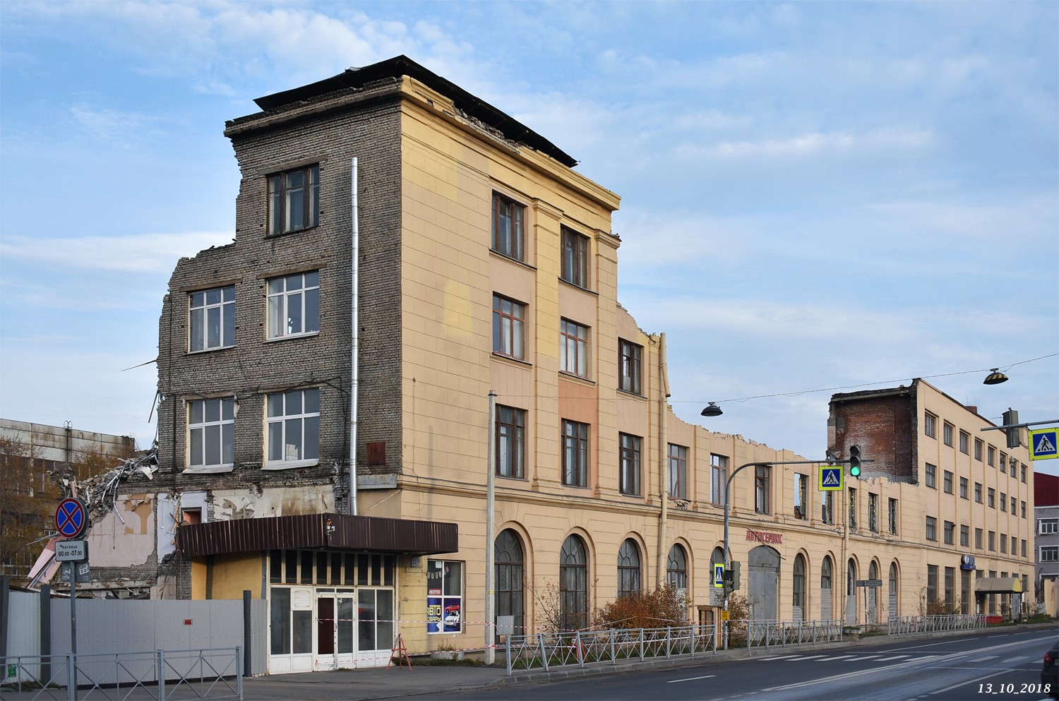 Санкт-Петербург, Уральская улица, 21 лит. Н (западный корпус); Уральская улица, 21 лит. Н (восточный корпус)