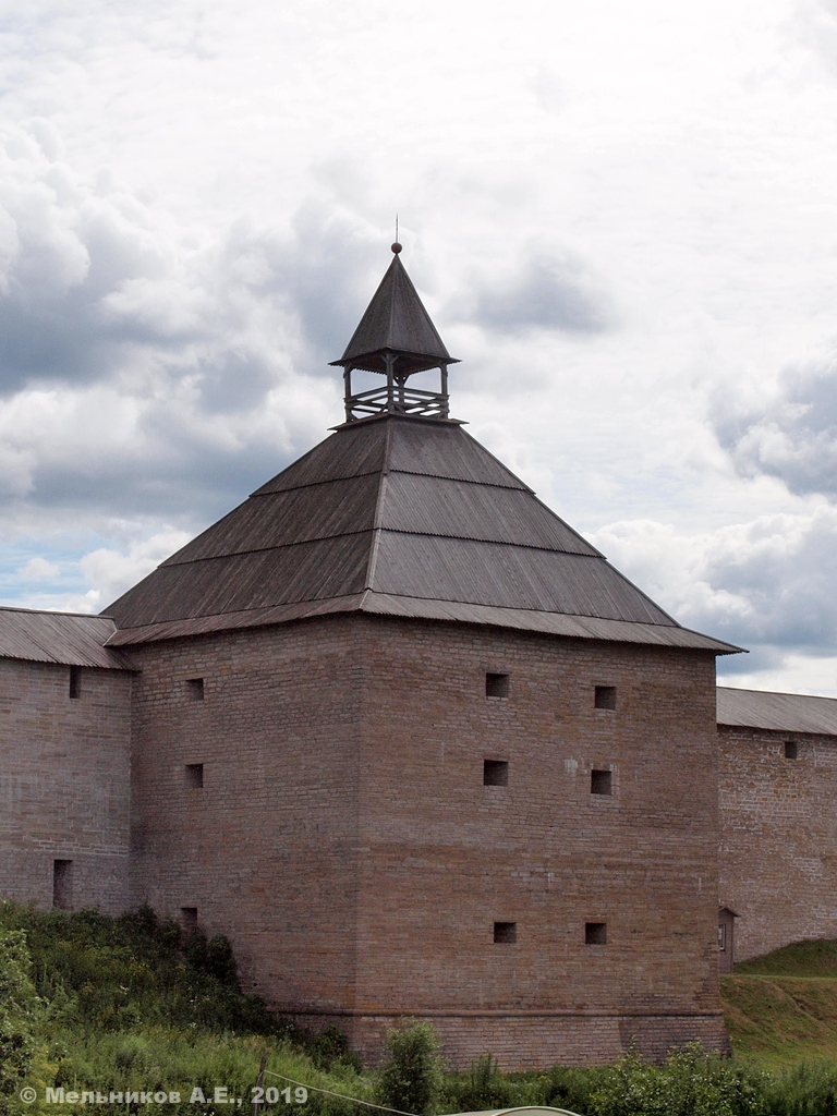 Старая Ладога, Волховский проспект, 19 Воротная башня