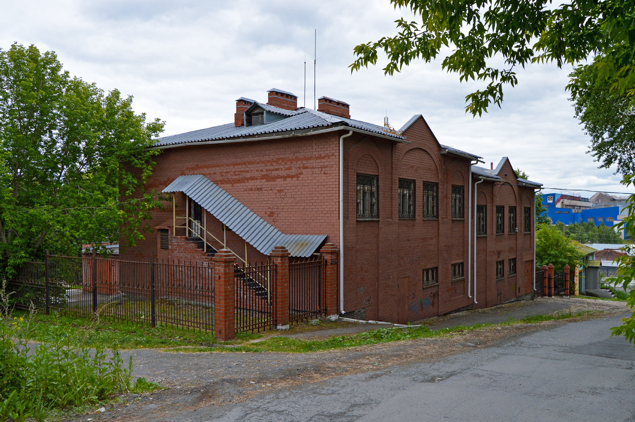 Полевской, Улица Вершинина, 1