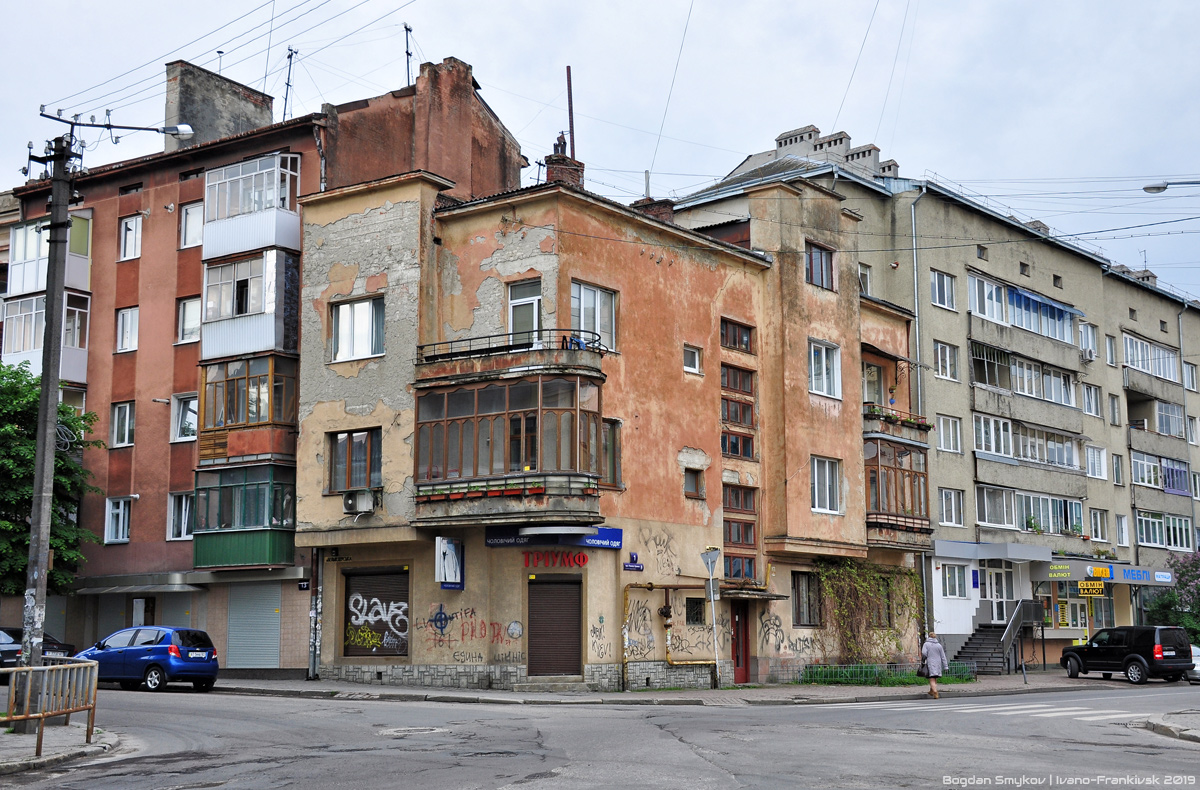 Ивано-Франковск, Улица Филиппа Орлика, 1 / Бельведерская улица