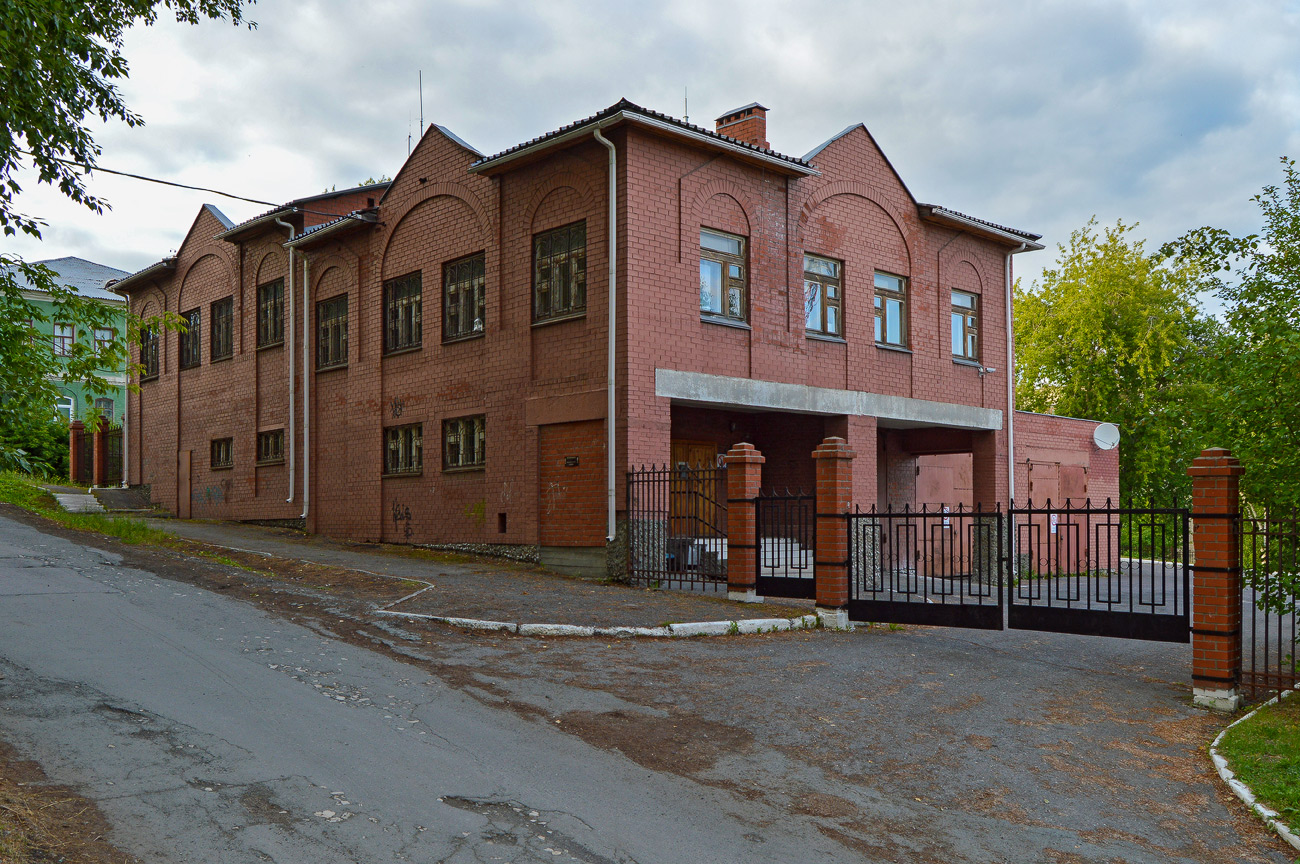 Полевской, Улица Вершинина, 1