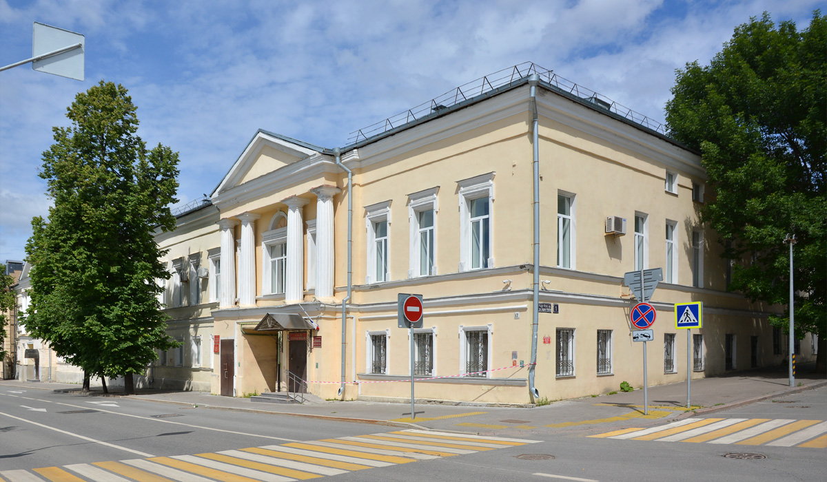 Казань, Улица Дзержинского, 17 / Улица Карла Фукса, 1