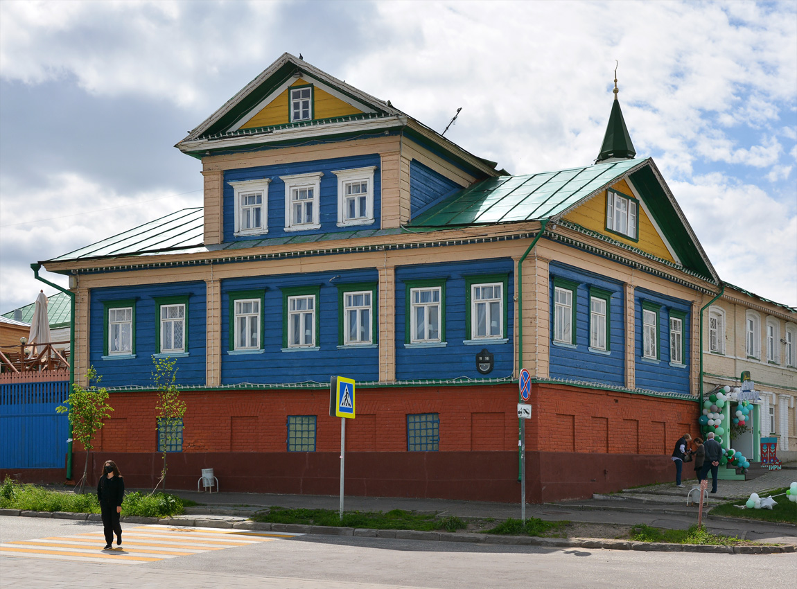 Казань, Улица Шигабутдина Марджани, 16 / Улица Зайни Султана, 1
