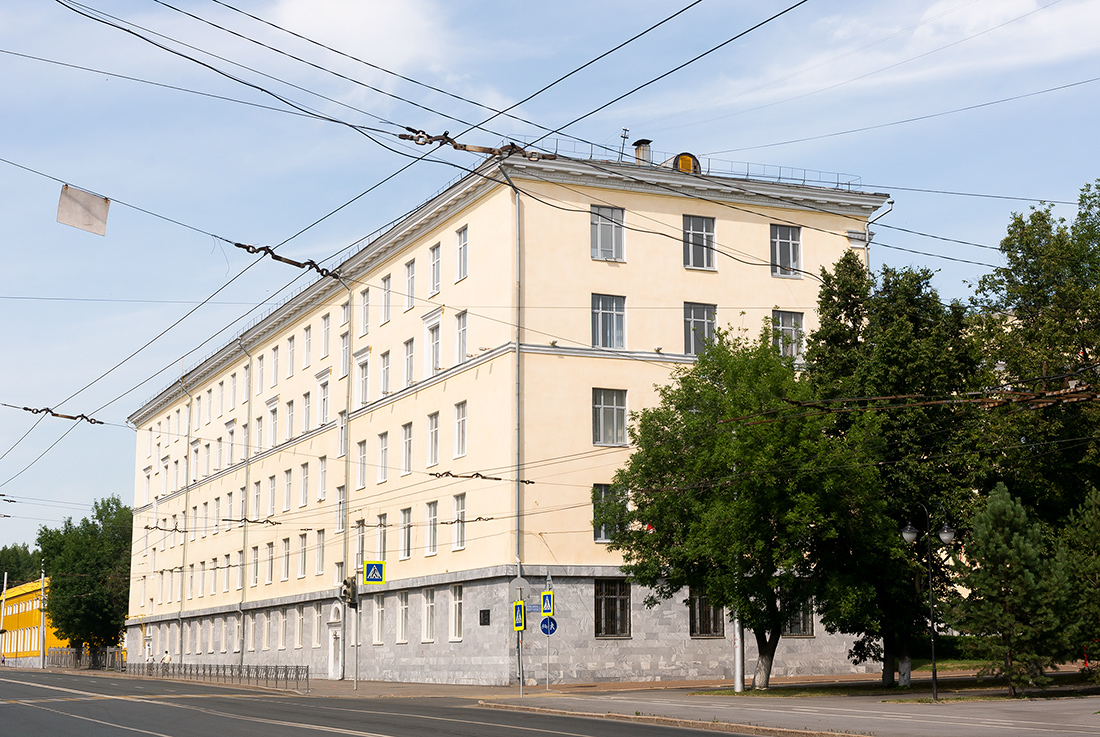 Уфа, Улица Космонавтов, 1 / Улица Комарова, 22