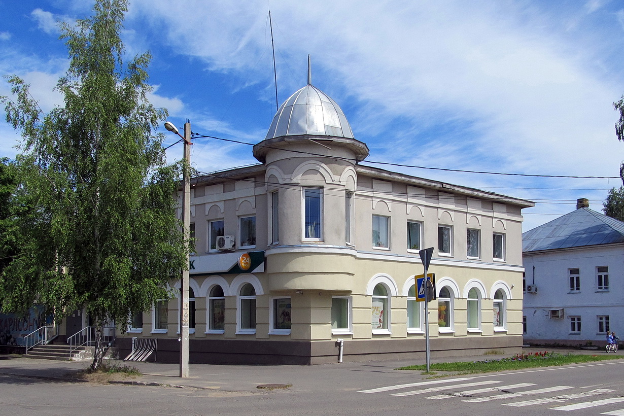 Пошехонье, Площадь Свободы, 6/ Даниловская улица, 1