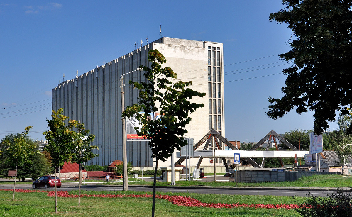 Charków, Нетеченская набережная, 8; Марьинская улица, 1