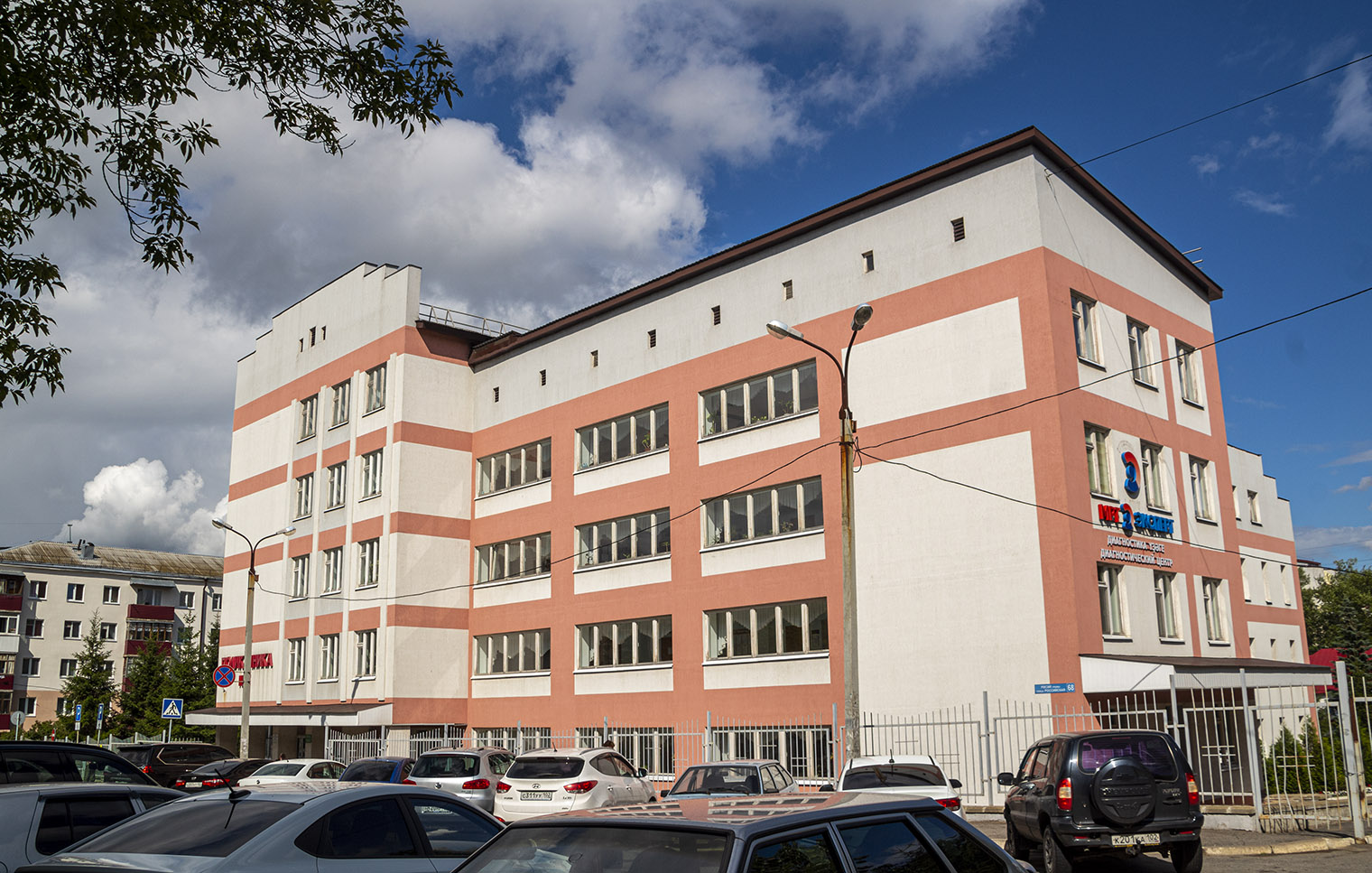Уфа, Российская улица, 68 / Улица Ладыгина, 29