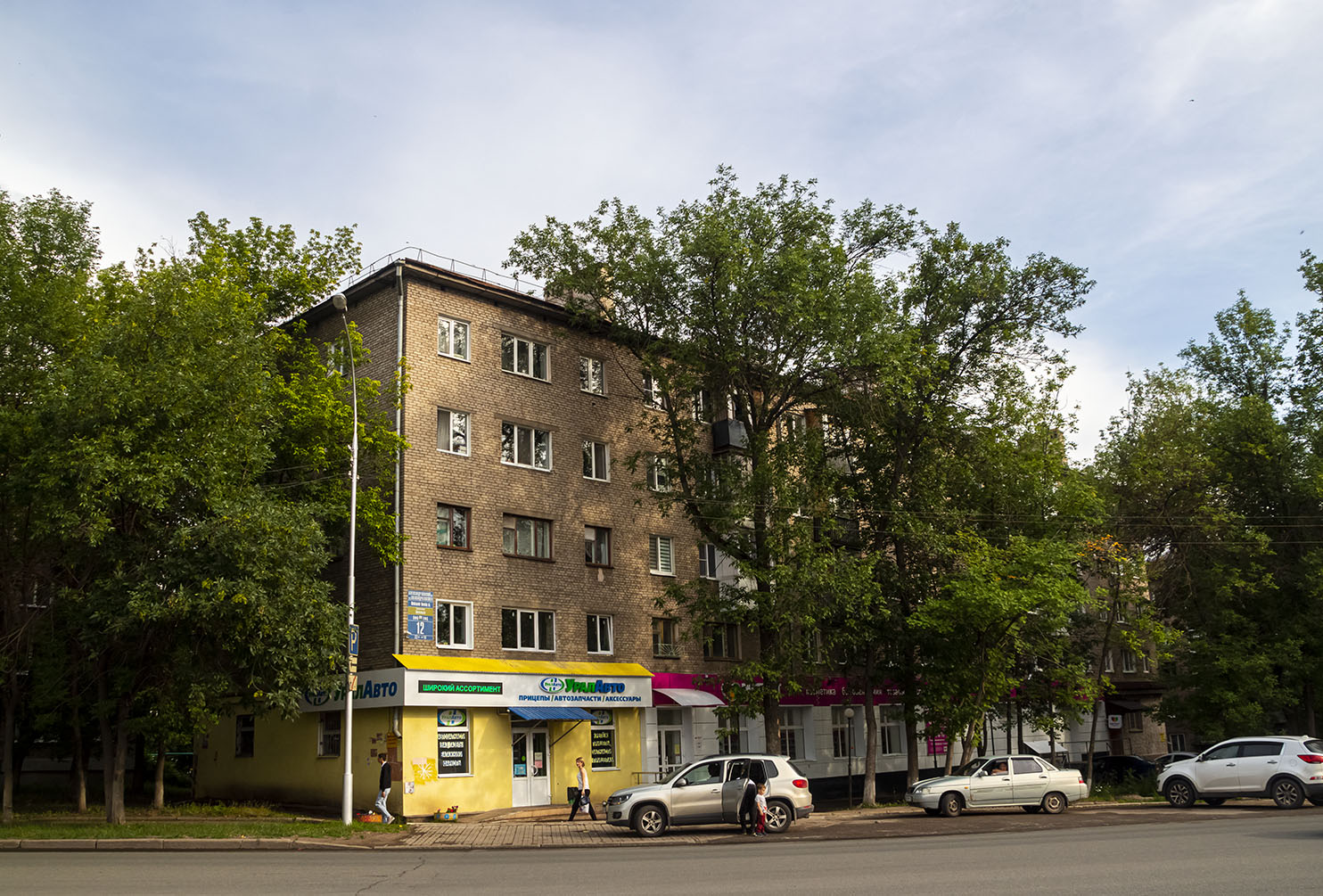 Уфа, Улица Александра Невского, 12 / Улица 40 лет Октября, 3