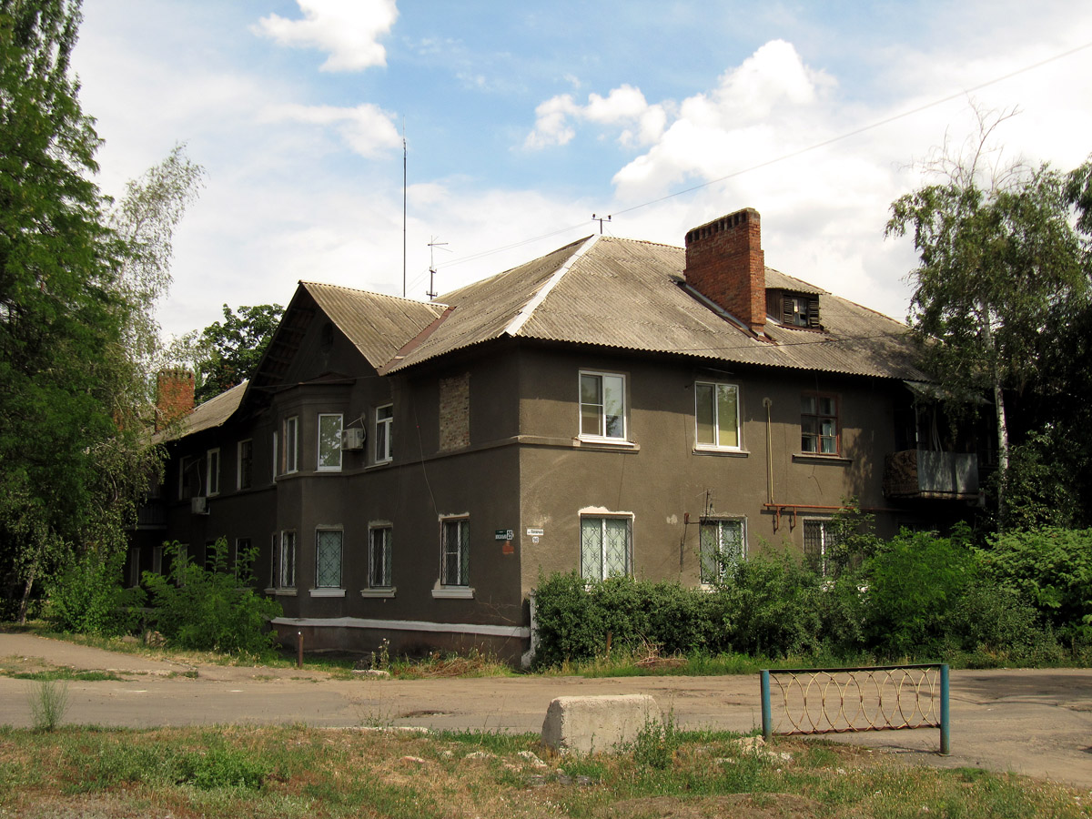 Славянск, Вокзальная улица, 25 / Полярная улица, 90