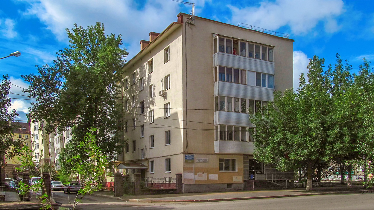 Уфа, Улица Мустая Карима, 44 / Улица Достоевского, 62