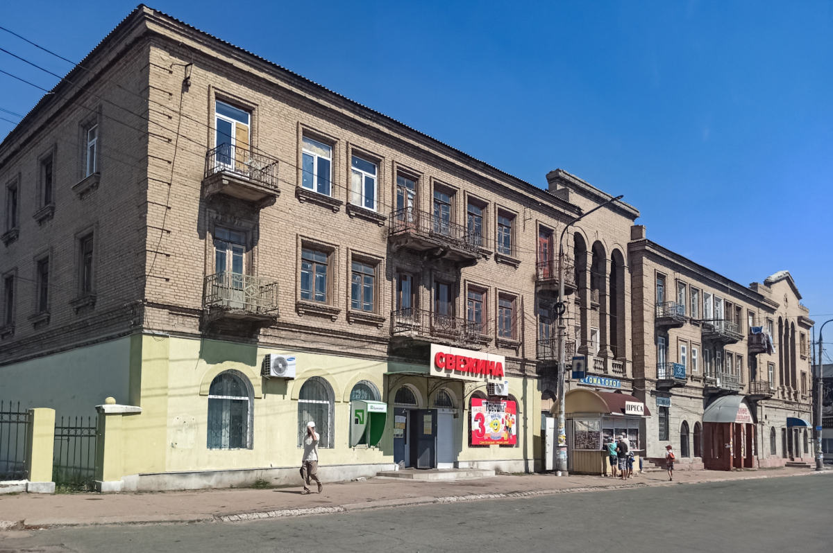 Лисичанськ, Октябрьская улица, 2
