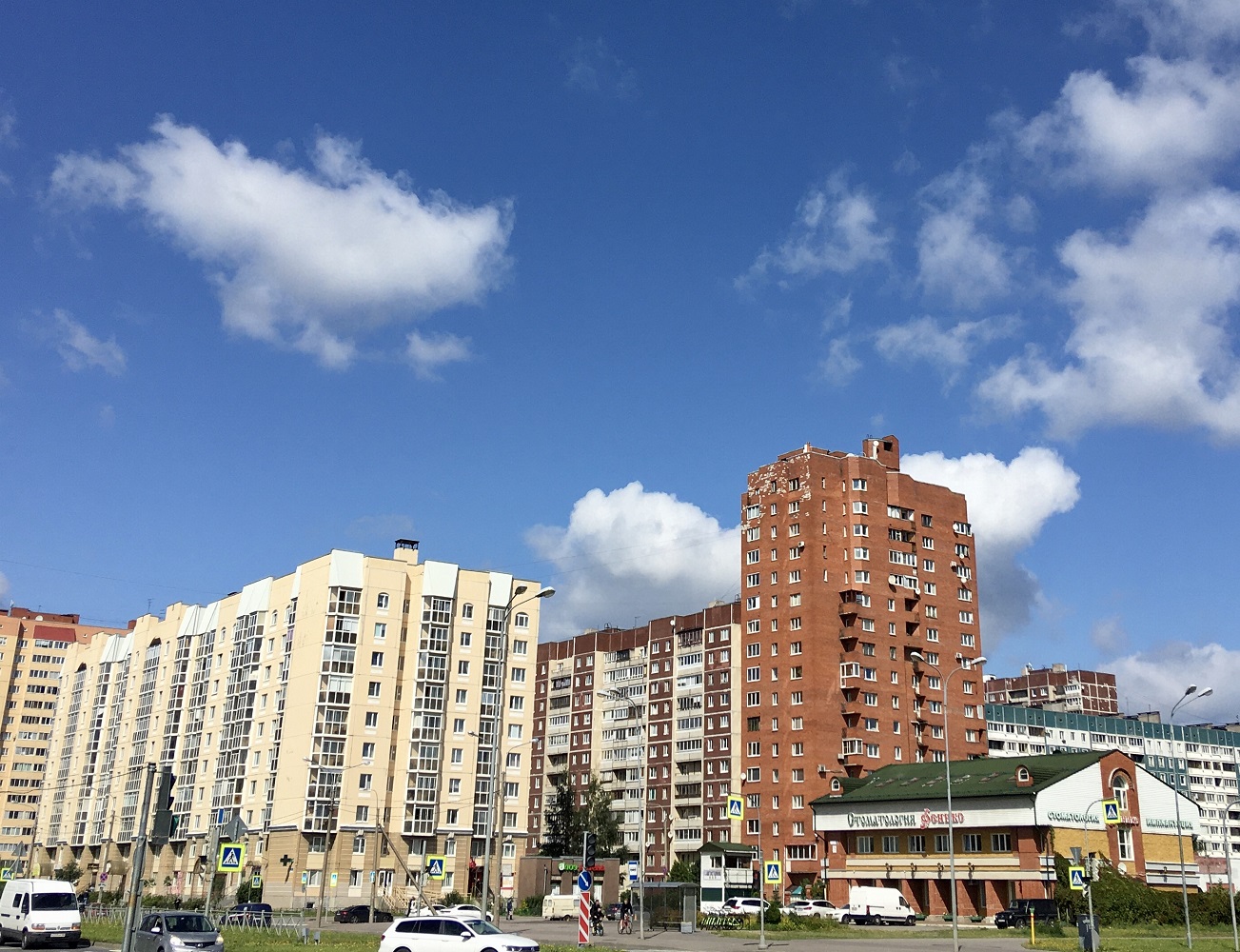Санкт-Пецярбург, Проспект Королёва, 39 корп. 1; Мартыновская улица, 2