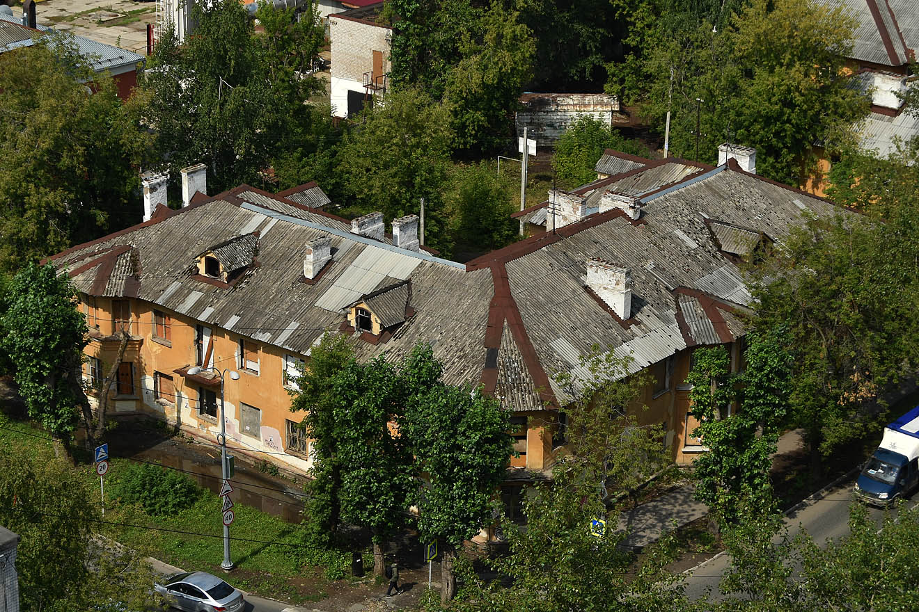 Пермь, Улица Василия Каменского, 11 / Улица Папанинцев, 18