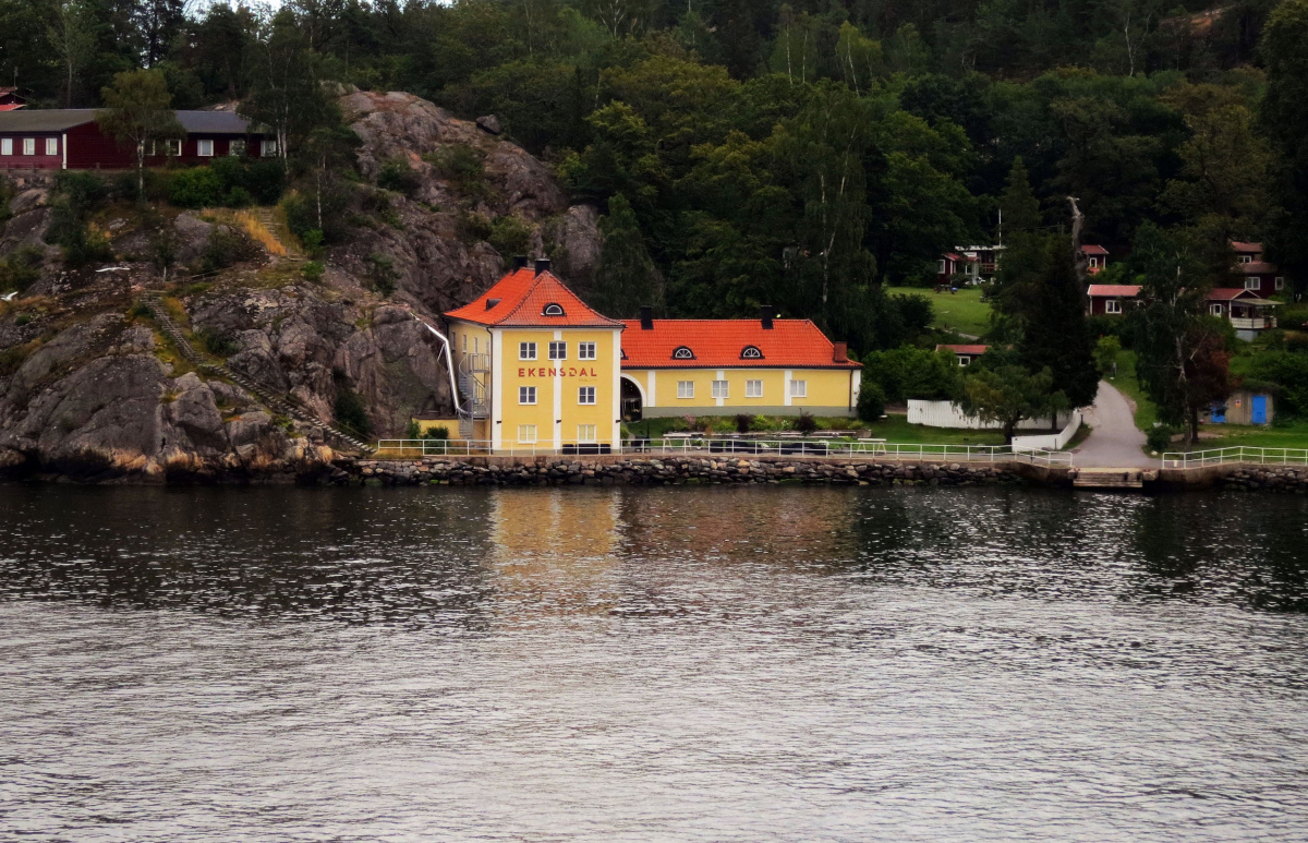 Нака, Skurusundsvägen, 151