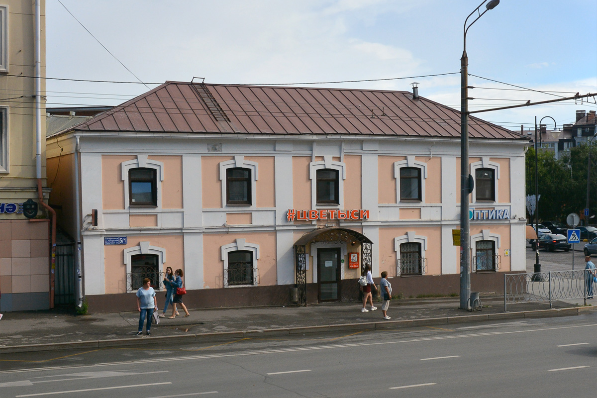 Казань, Улица Каюма Насыри, 1 / Улица Татарстан, 5