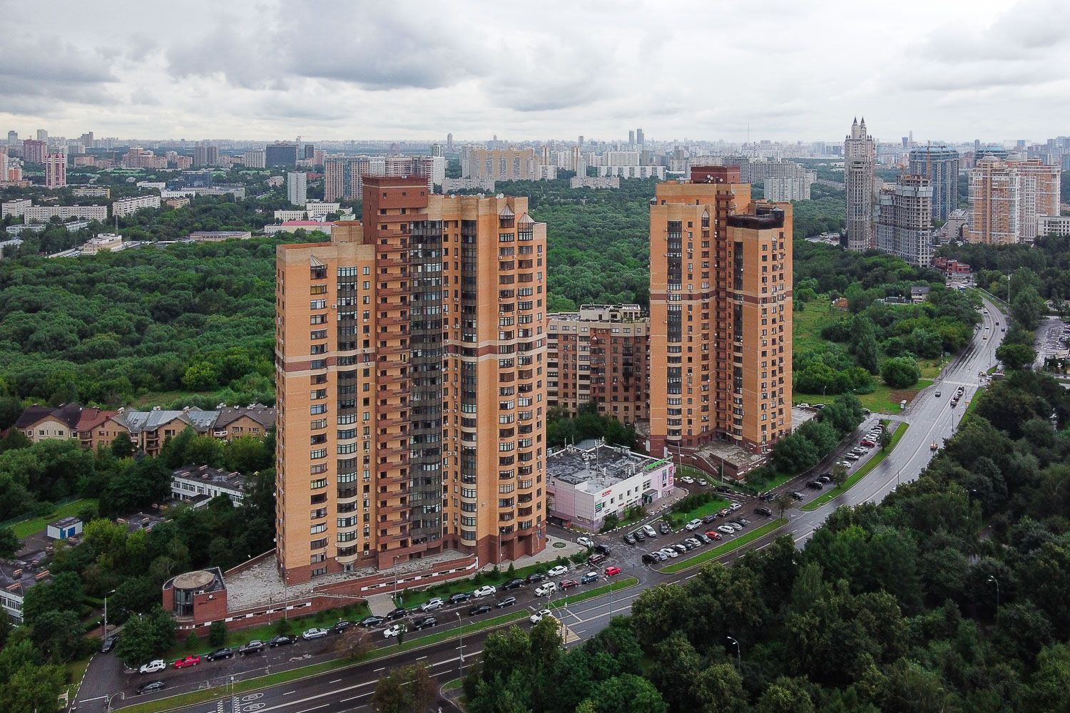 Москва, Нежинская улица, 8 корп. 1; Нежинская улица, 6 корп. 1; Нежинская улица, 8 корп. 3; Нежинская улица, 8 корп. 4
