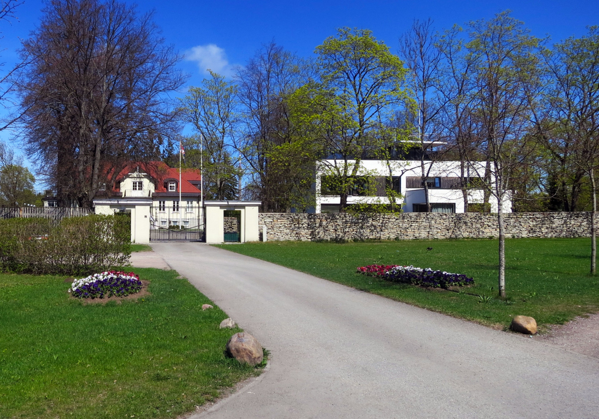 Таллин, Kose tee, 57; Vabaõhukooli tee, 1