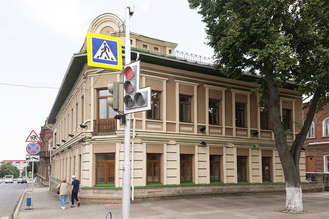 Уфа, Улица Ленина, 12 / Улица Пушкина, 102