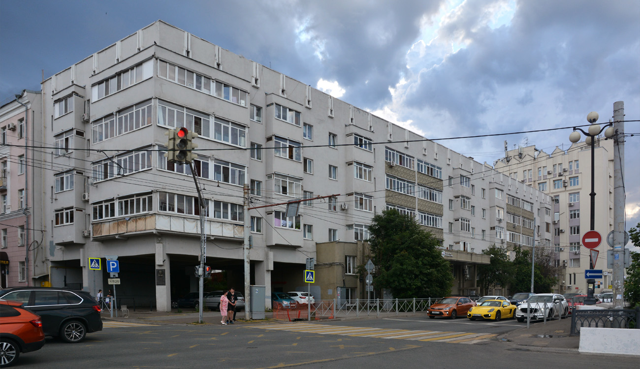 Казань, Лево-Булачная улица, 56 / Улица Парижской Коммуны, 2