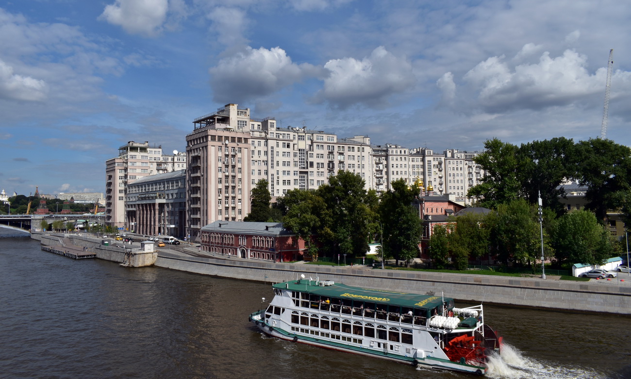 Москва, Улица Серафимовича, 2 / Берсеневская набережная, 20; Берсеневская набережная, 18-20-22 стр. 1; Берсеневская набережная, 20