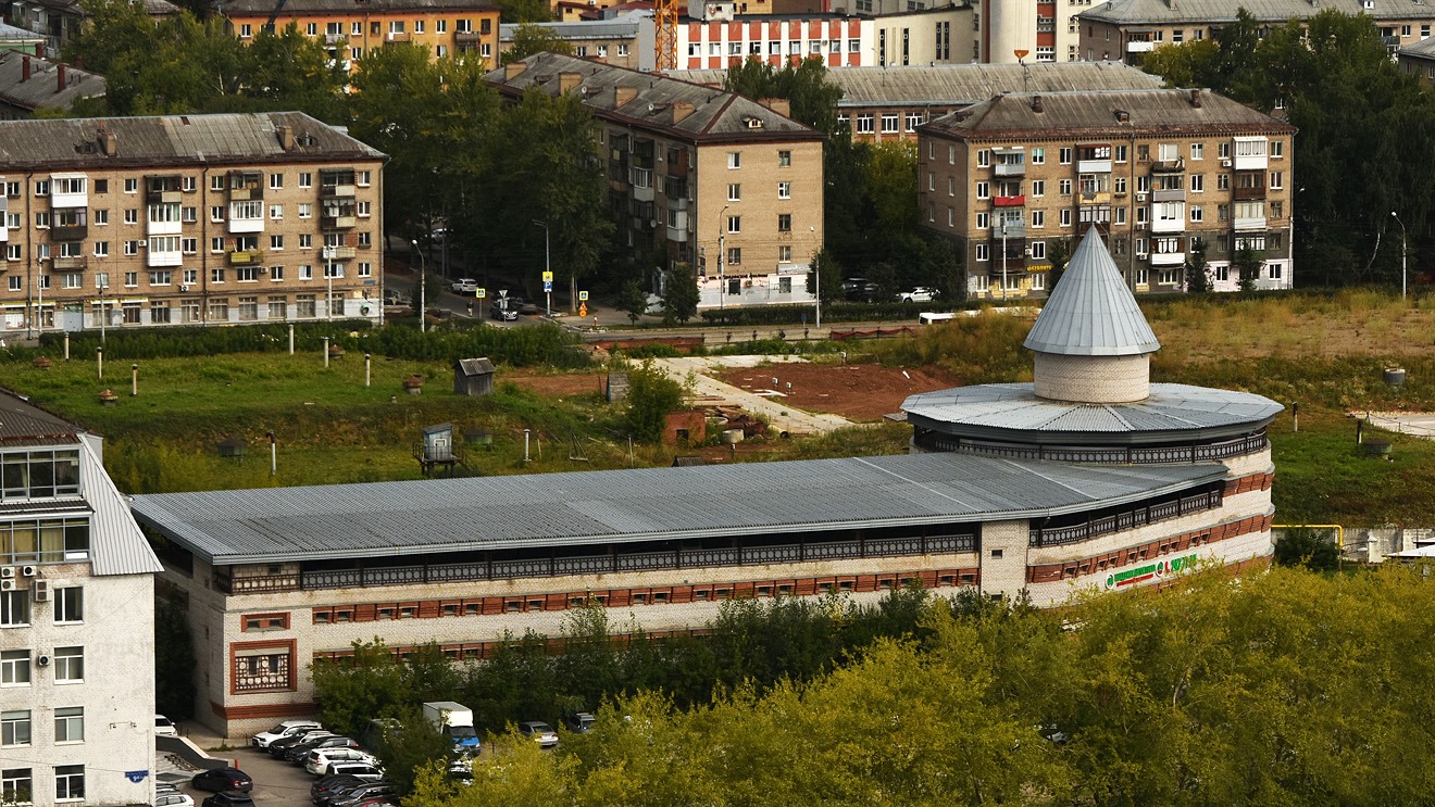 Пермь, Улица Чернышевского, 32; Улица Белинского, 51 / Улица Газеты "Звезда", 81; Улица Белинского, 49 / Улица Газеты "Звезда", 66; Улица Белинского, 47